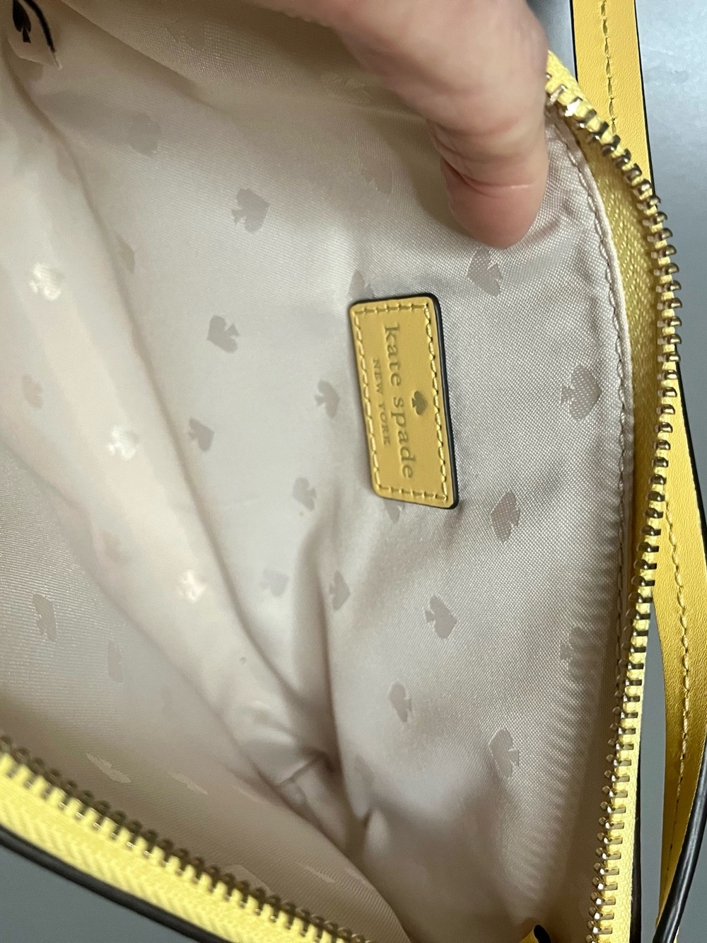 Kate Spade Lucy Medium Zip Crossbody Bag Yellow Leather Tassel NWOT Never Used - Picture 5 of 6